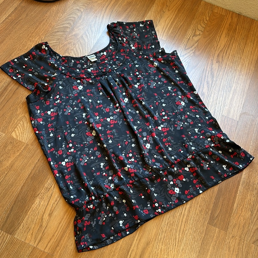 Route 66 Original elegant black/ red white and gray floral peplum top. Size 2X.